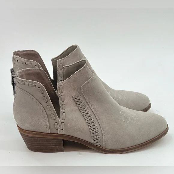Vince Camuto Gray Suede Presita Ankle Booties Western Size 8 or 38.5